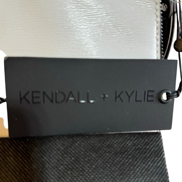 Kendall & Kylie NWT White‎ and Black clutch wristlet with dust bag - Picture 9 of 13